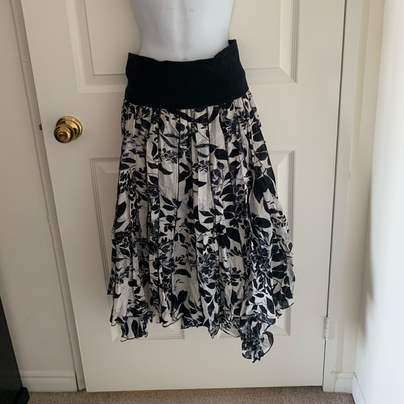 Full and flowy cotton midi skirt with leaf pattern - Picture 1 of 9